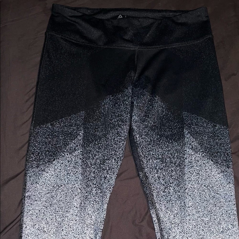 Reebok - ombré black/white leggings - size large